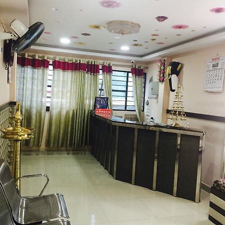 Mega Tourist Home Palarivattom Kochi Luaran gambar