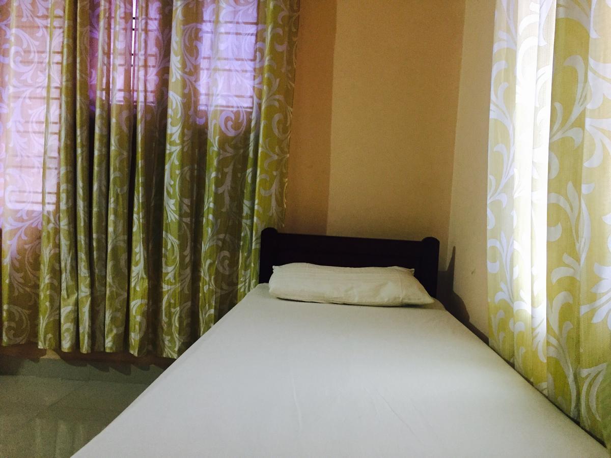 Mega Tourist Home Palarivattom Kochi Luaran gambar