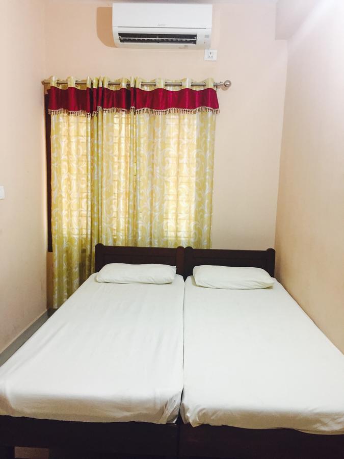 Mega Tourist Home Palarivattom Kochi Luaran gambar