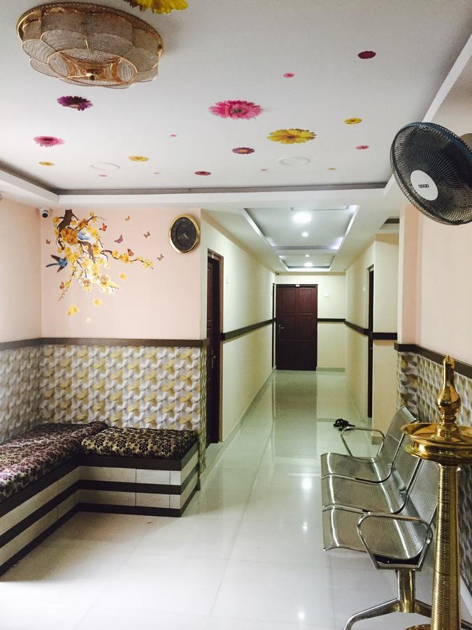 Mega Tourist Home Palarivattom Kochi Luaran gambar